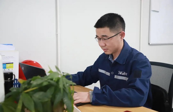 PT电子游戏明星讲师丨周钰龙：把讲堂开在车间 与学员同频共振