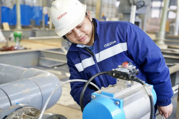 “磷”跑前锋 | 使命必达 他获得开阳产业基地首个“攻坚克难幼我”奖